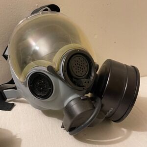 US MCU-2P Gas Mask w/ Bag Size Medium Tinted Lens US Air Force US Navy